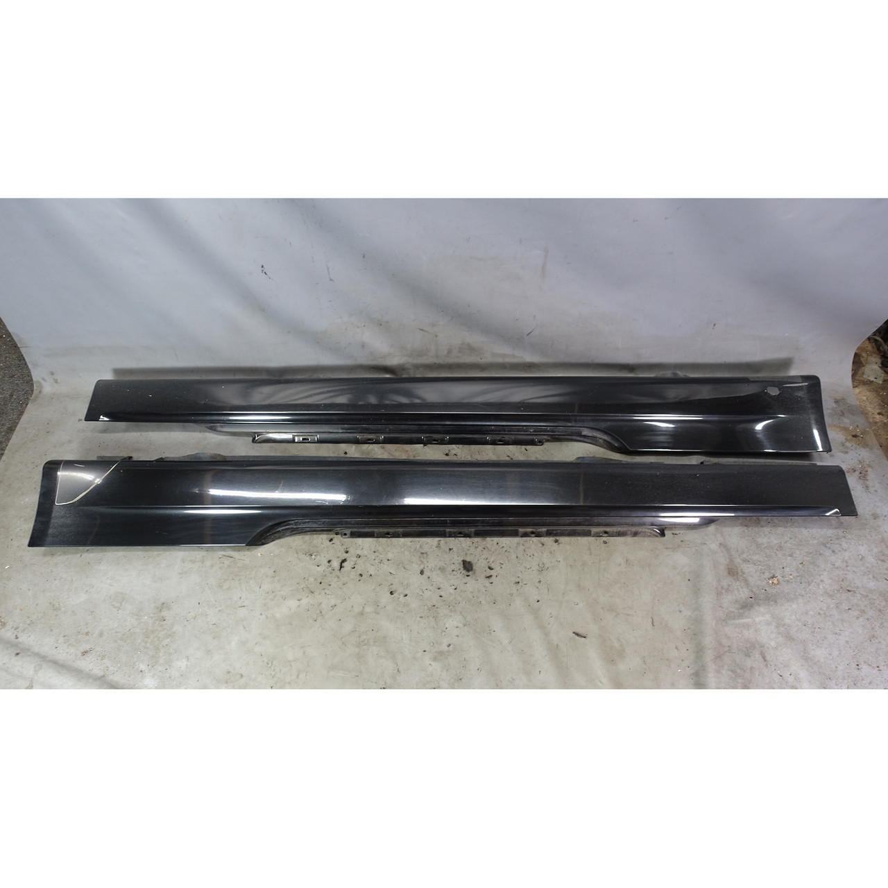 04-07 BMW E63 6-Series E64 Outside Side Skirt Rocker Panels Black Sapphire OEM 04-07 BMW E63 6-Series E64 Outside Side Skirt Rocker Panels Black Sapphire OEM