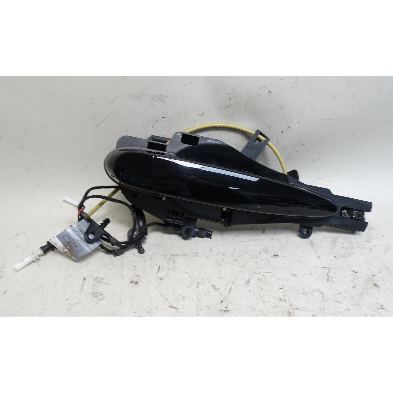08-13 BMW E90 3-Series E92 Right Front Exterior Door Handle Comfort Black 2 OE 08-13 BMW E90 3-Series E92 Right Front Exterior Door Handle Comfort Black 2 OE