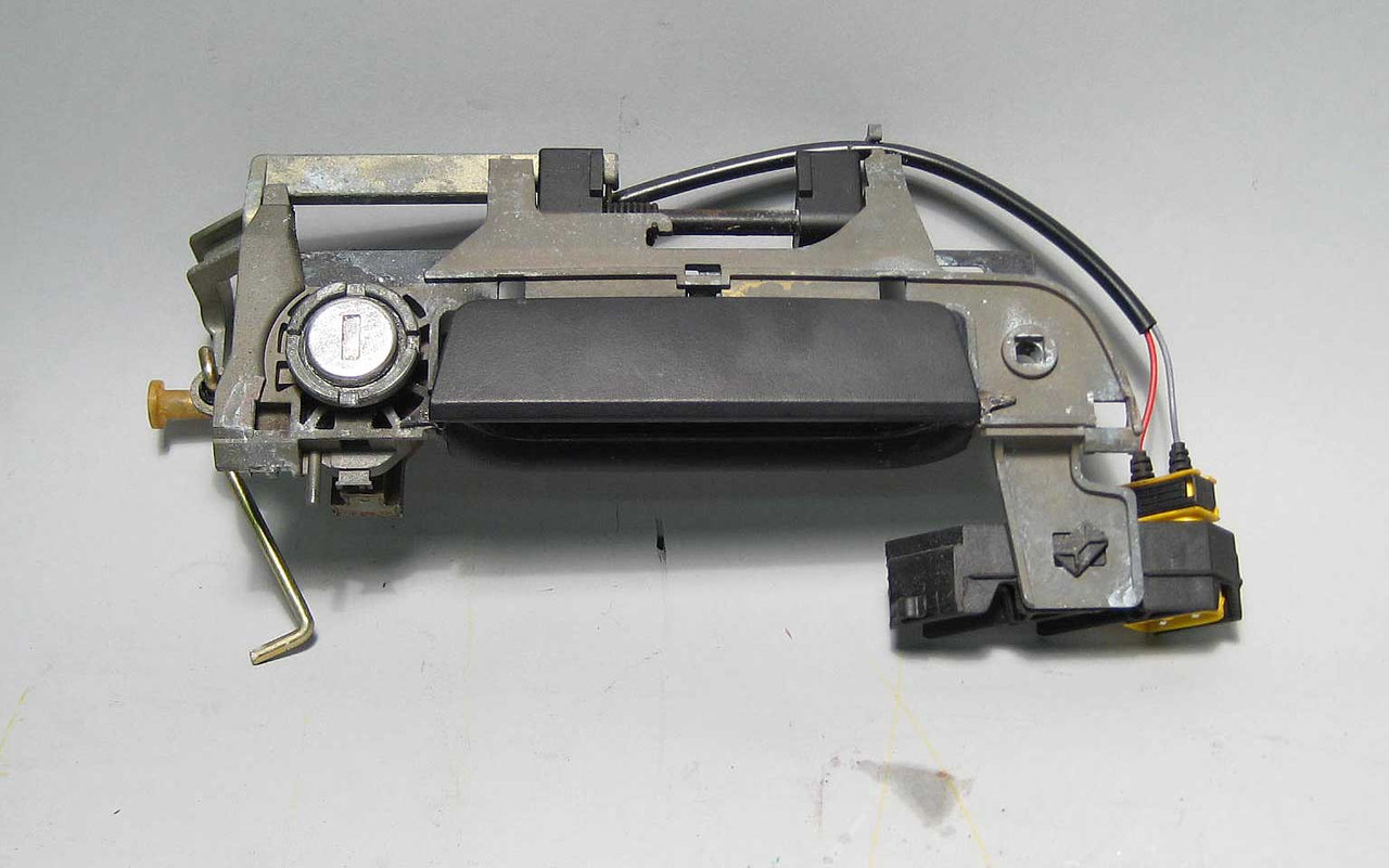 1996-2002 BMW Z3 Right Front Passenger Exterior Outside Door Handle OEM 1996-2002 BMW Z3 Right Front Passenger Exterior Outside Door Handle OEM