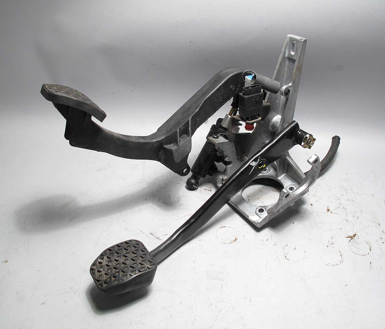 2001-2002 BMW Z3 5-Speed Clutch Pedal Box with Master Cylinder Factory OEM 2001-2002 BMW Z3 5-Speed Clutch Pedal Box with Master Cylinder Factory OEM