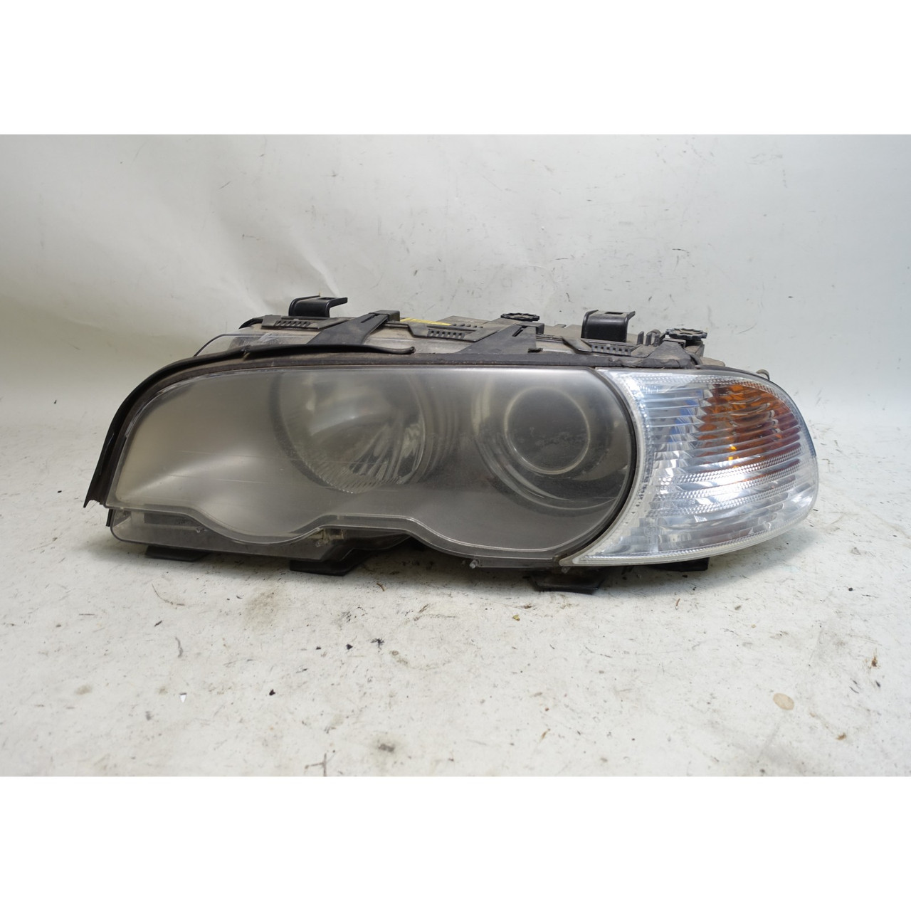 2001 BMW E46 330Ci 2dr Factory Driver Left Xenon Headlight Titanium OEM 2001 BMW E46 330Ci 2dr Factory Driver Left Xenon Headlight Titanium OEM