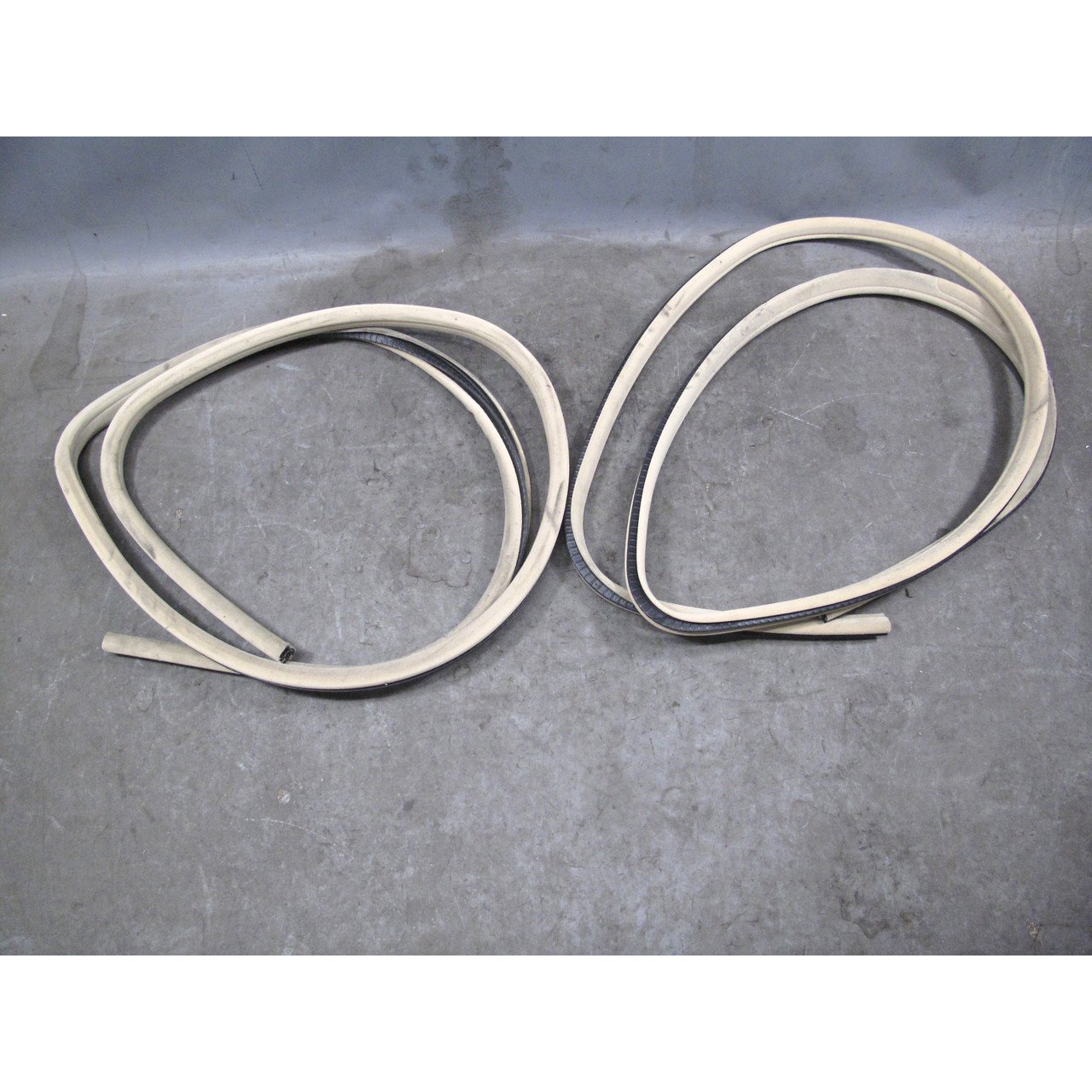 2002-2008 BMW 7-Series E65 E66 Front Door Seal Pair Nasca Beige OEM 2002-2008 BMW 7-Series E65 E66 Front Door Seal Pair Nasca Beige OEM