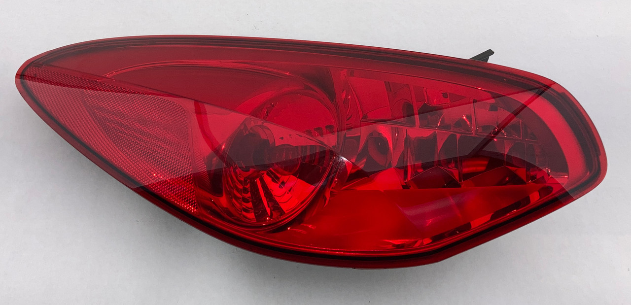 2006-2009 Pontiac Solstice Convertible Driver Tail Light / PS072 2006-2009 Pontiac Solstice Convertible Driver Tail Light / PS072
