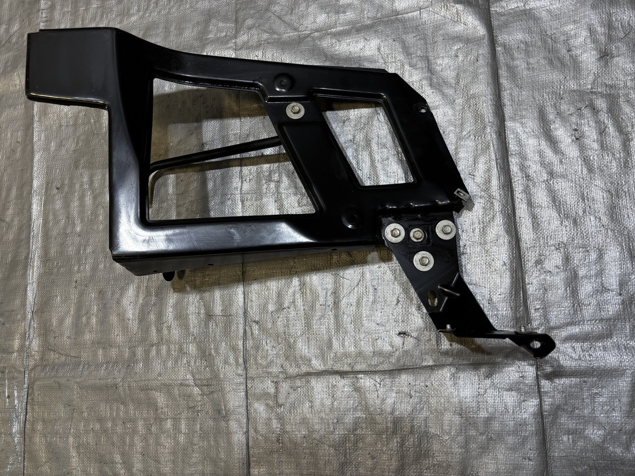 2006-2009 Pontiac Solstice GXP Driver Front Bumper Mounting Bracket / Brace / PS074 2006-2009 Pontiac Solstice GXP Driver Front Bumper Mounting Bracket / Brace / PS074