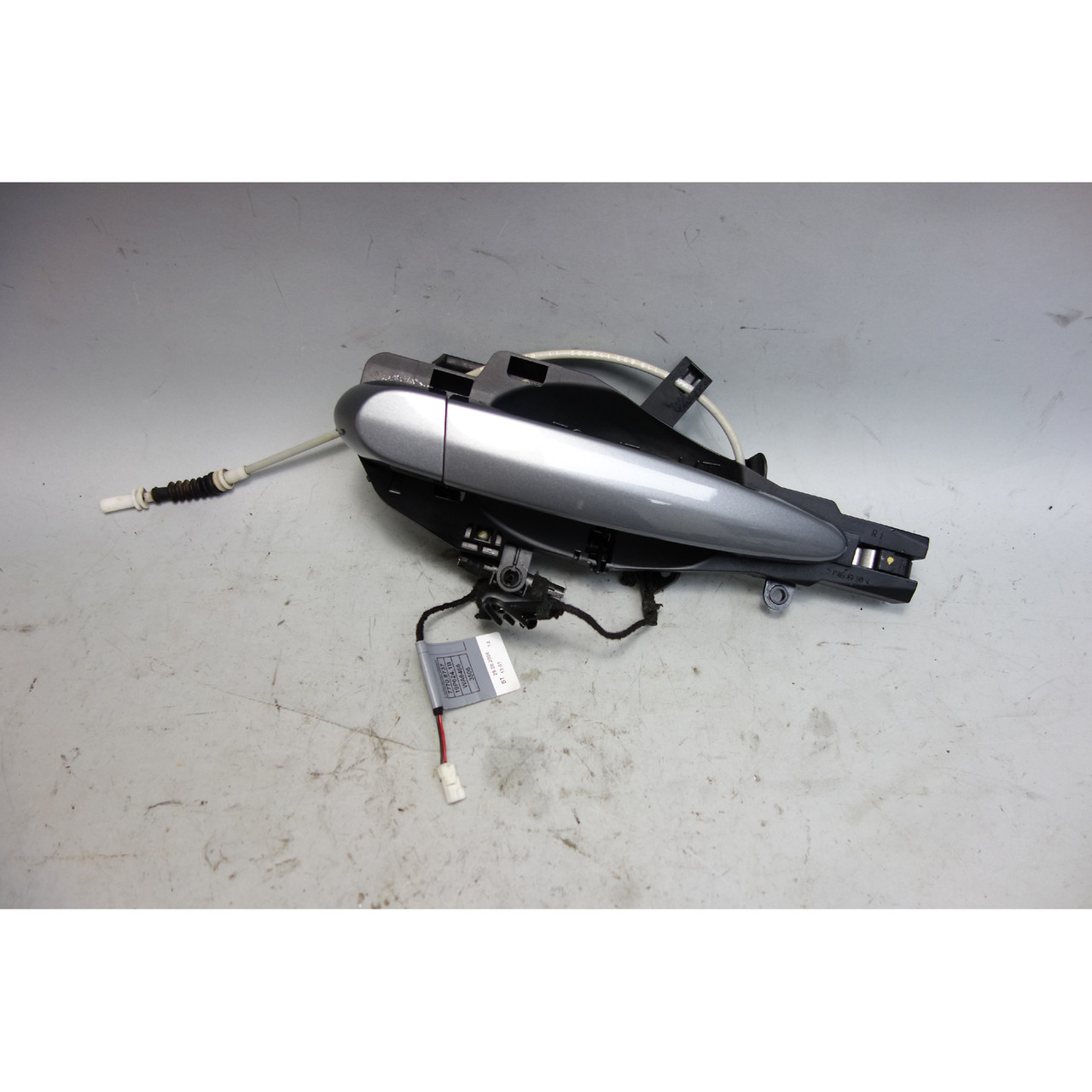 2006-2013 BMW E90 3-Series Right Front Exterior Door Handle Space Grey OEM 2006-2013 BMW E90 3-Series Right Front Exterior Door Handle Space Grey OEM