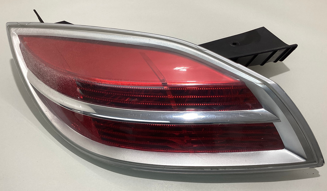 2007-2010 Saturn Sky Driver Side Tail Light *DAMAGE* / PS061 2007-2010 Saturn Sky Driver Side Tail Light *DAMAGE* / PS061