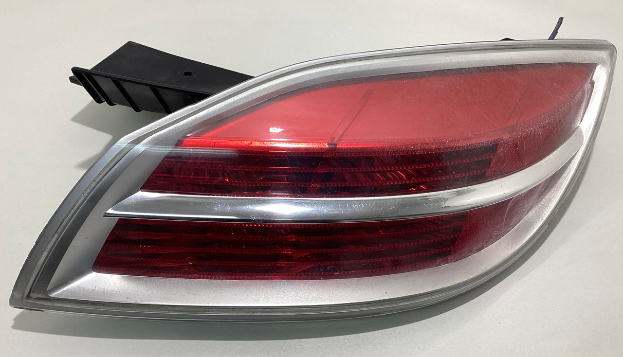 2007-2010 Saturn Sky Passenger Side Tail Light *DAMAGE* / PS061 2007-2010 Saturn Sky Passenger Side Tail Light *DAMAGE* / PS061