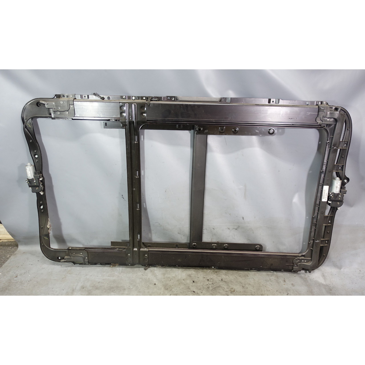 2007-2013 BMW E70 X5 SAV Factory Panoramic Sunroof Frame Cassette OEM 2007-2013 BMW E70 X5 SAV Factory Panoramic Sunroof Frame Cassette OEM