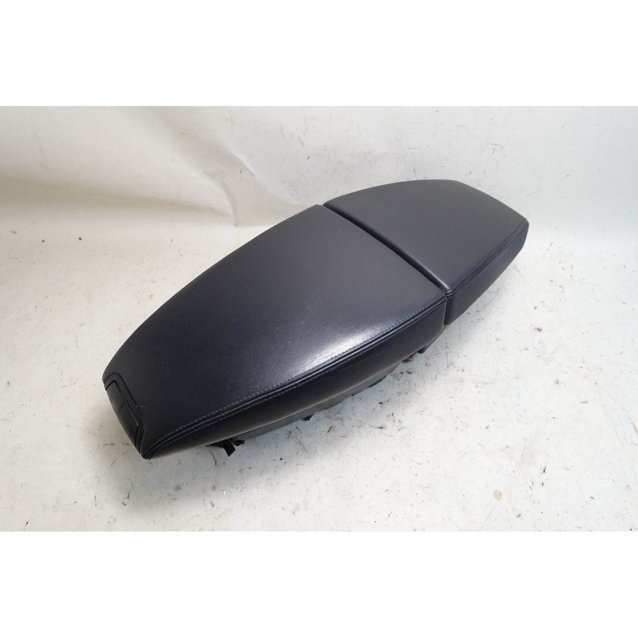 2008-2010 BMW E63 E64 650i Center Console Armrest Black Precision Leather OEM 2008-2010 BMW E63 E64 650i Center Console Armrest Black Precision Leather OEM