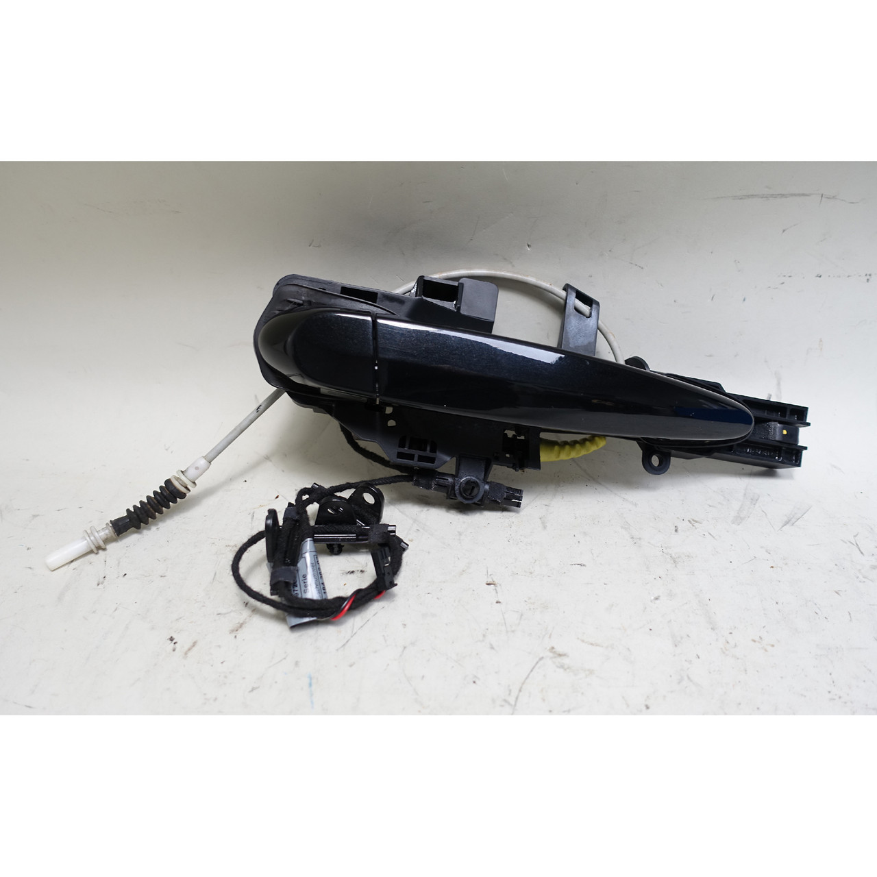 2008-2013 BMW E82 1-Series E88 Right Exterior Outside Door Handle Black Sapphire 2008-2013 BMW E82 1-Series E88 Right Exterior Outside Door Handle Black Sapphire