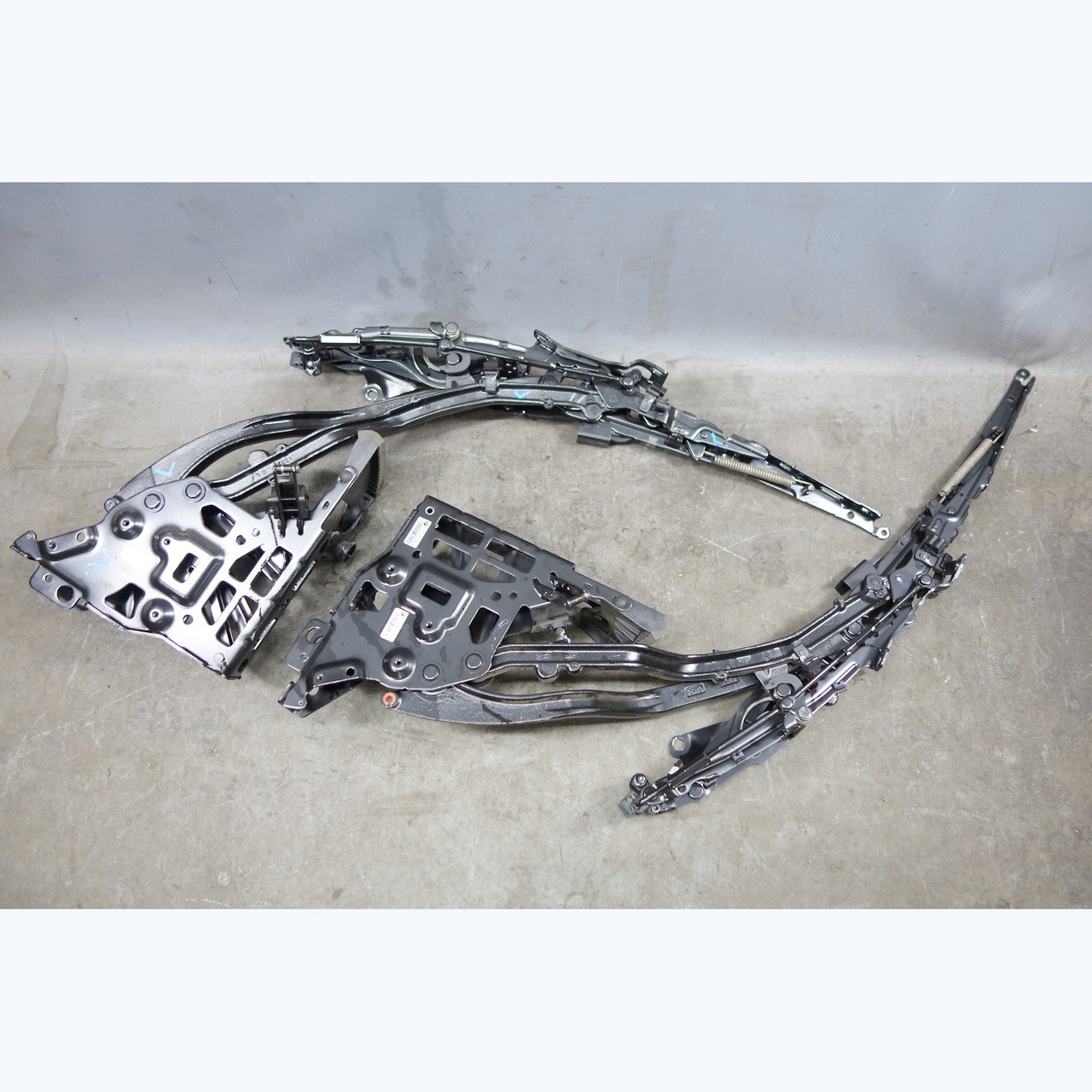2009-2016 BMW E89 Z4 Roadster Folding Hard Roof Top Arm Frame Hinge Pair OEM 2009-2016 BMW E89 Z4 Roadster Folding Hard Roof Top Arm Frame Hinge Pair OEM