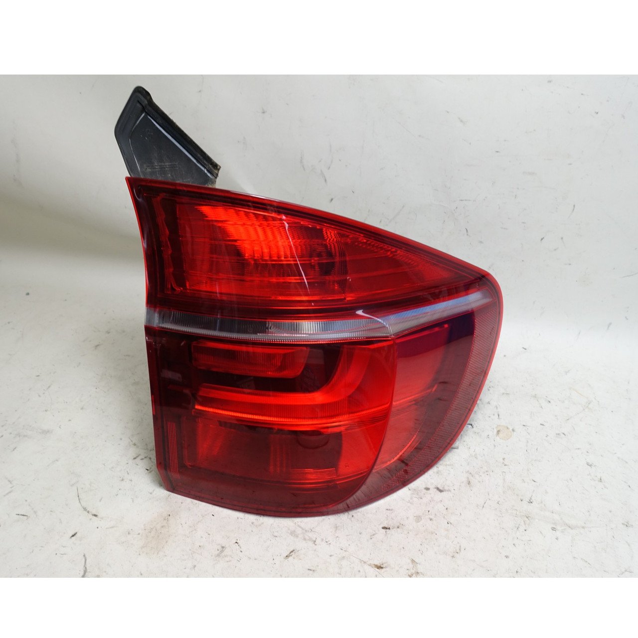 2011-2013 BMW E70 X5 LCI Right Outer LED Tail Light Light OEM *Scratches* 2011-2013 BMW E70 X5 LCI Right Outer LED Tail Light Light OEM *Scratches*
