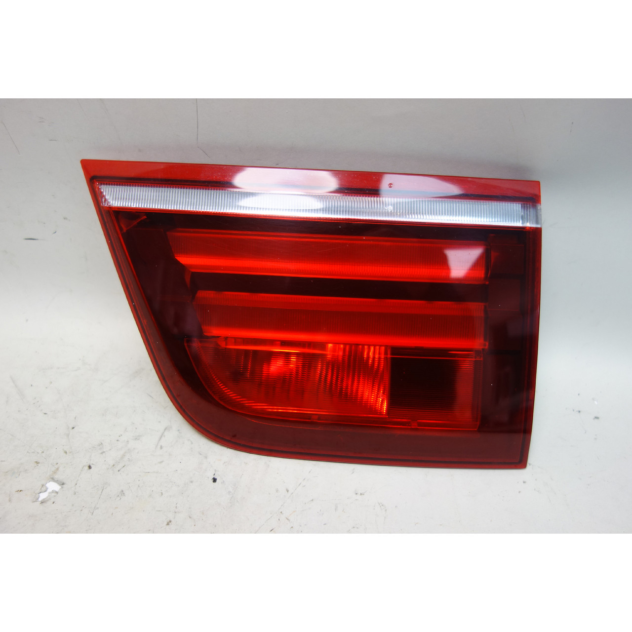 2011-2013 BMW E70 X5 SAV LCI Right Inner Tail Light Lamp in Trunk Lid OEM 2011-2013 BMW E70 X5 SAV LCI Right Inner Tail Light Lamp in Trunk Lid OEM