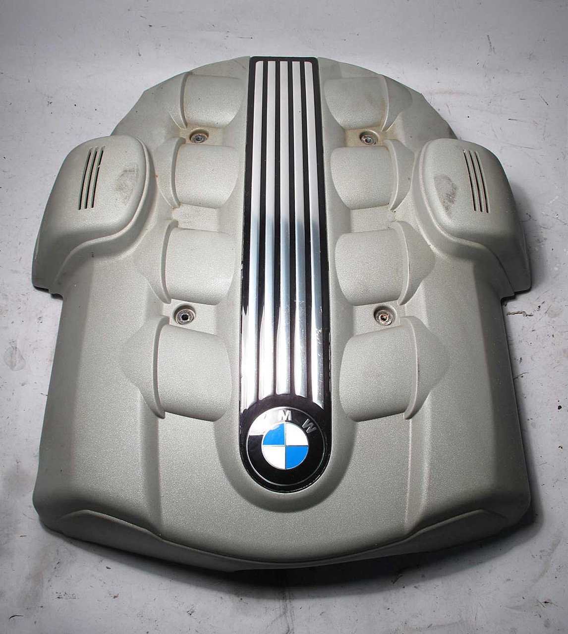 BMW 2004-2005 545i 645i N62 V8 Plastic Engine Cover w Emblem E60 E63 E64 OEM BMW 2004-2005 545i 645i N62 V8 Plastic Engine Cover w Emblem E60 E63 E64 OEM
