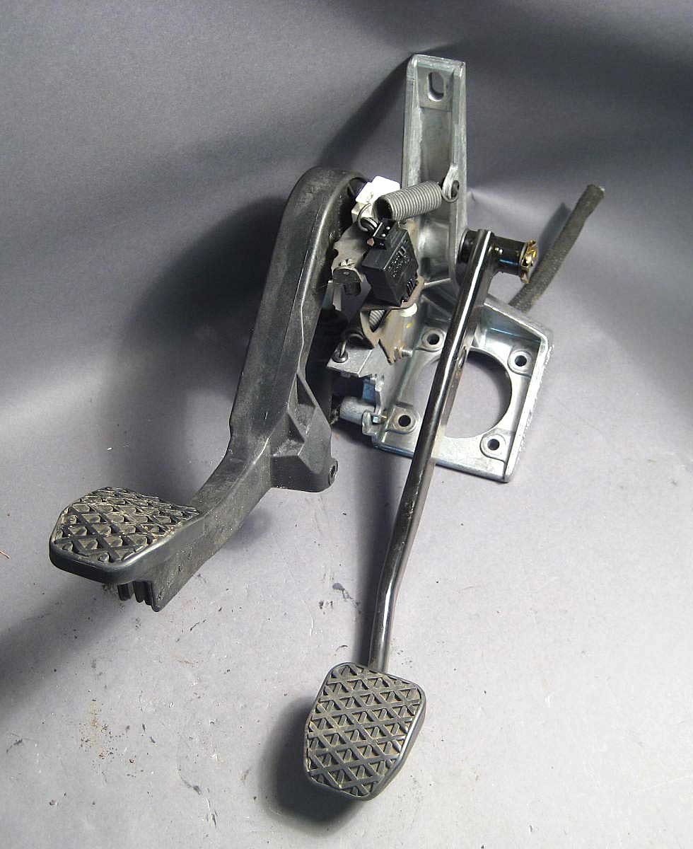 BMW E36 3-Series Z3 1997-2000 Clutch Brake Pedal Complete 5-Speed Swap OEM USED BMW E36 3-Series Z3 1997-2000 Clutch Brake Pedal Complete 5-Speed Swap OEM USED