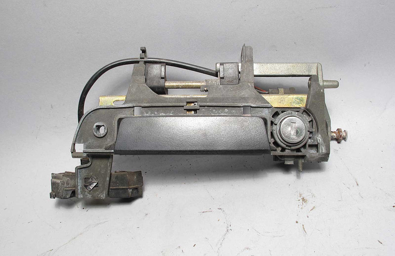 BMW E36 Left Front Drivers Exterior Outside Door Handle 1996-1999 OEM USED BMW E36 Left Front Drivers Exterior Outside Door Handle 1996-1999 OEM USED