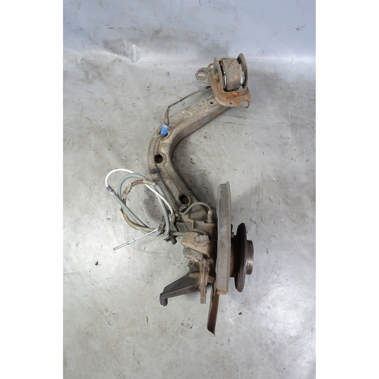 BMW E46 3-Series Right Rear Trailing Control Arm Wheel Bearing 1999-2006 OEM BMW E46 3-Series Right Rear Trailing Control Arm Wheel Bearing 1999-2006 OEM