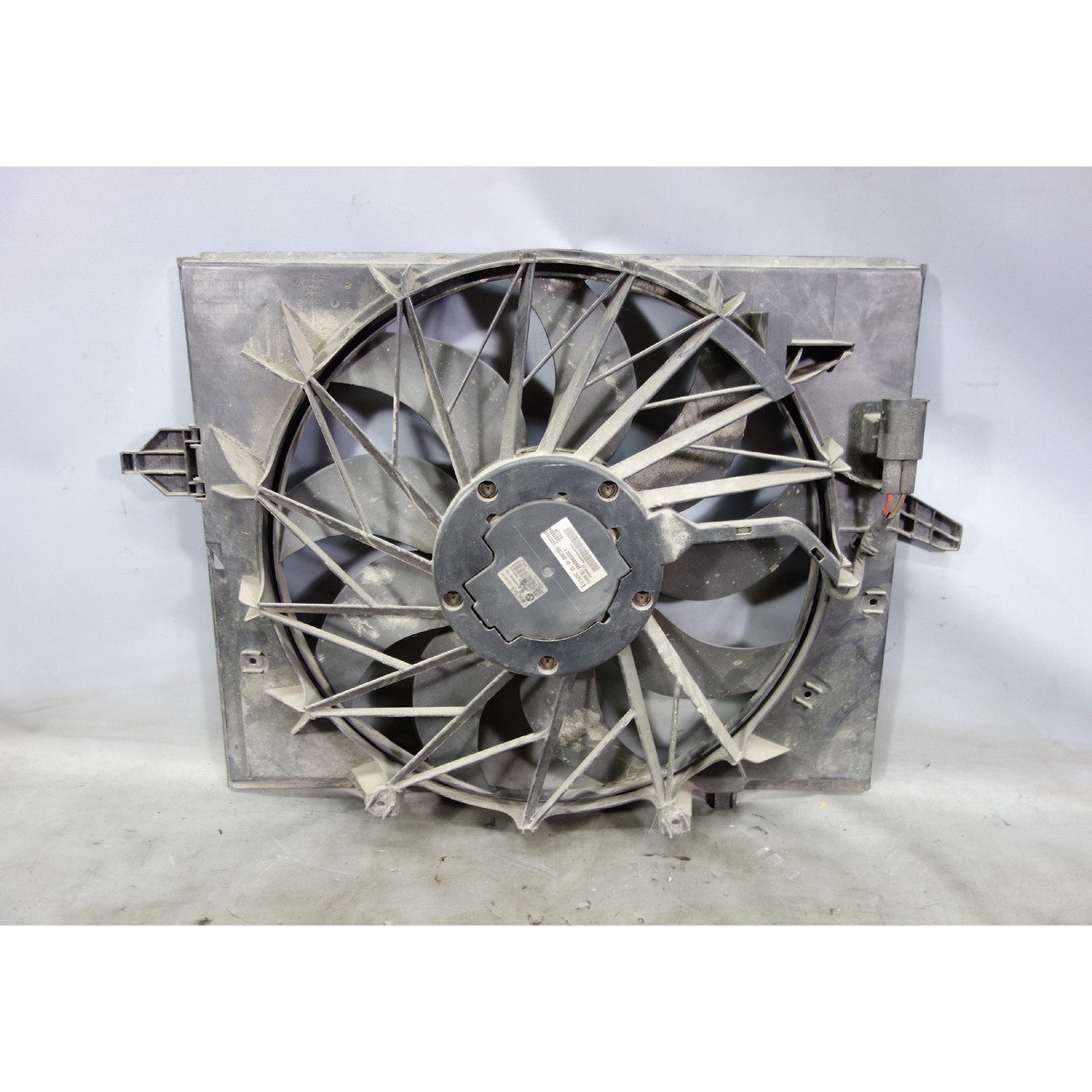 BMW E60 E63 E65 Electric Engine Cooling Fan Assembly 2004–2010 Behr OEM USED BMW E60 E63 E65 Electric Engine Cooling Fan Assembly 2004–2010 Behr OEM USED