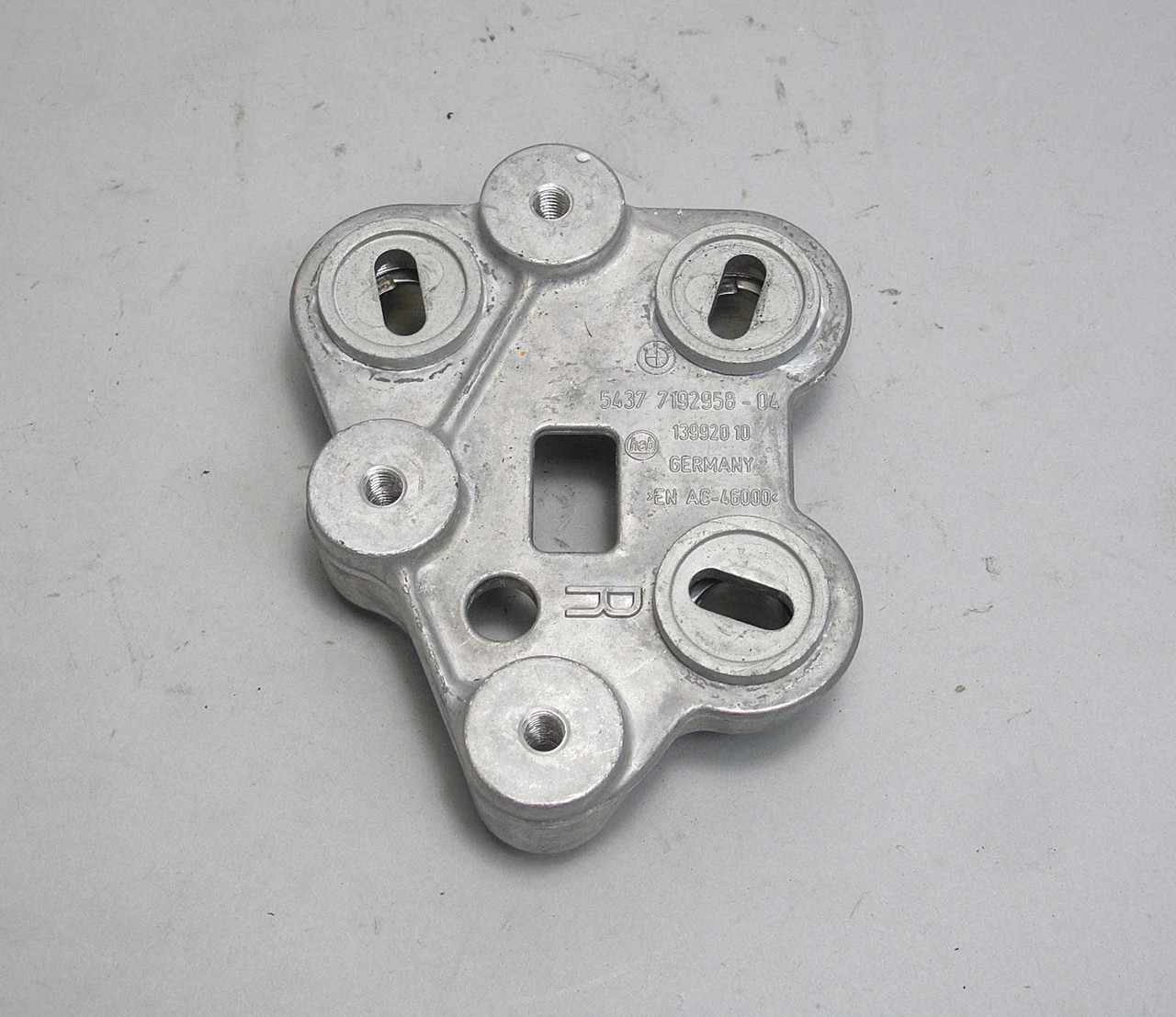 BMW E89 Z4 Roadster Right Rear Lower Convertible Mounting Plate Bracket 09-16 OE BMW E89 Z4 Roadster Right Rear Lower Convertible Mounting Plate Bracket 09-16 OE