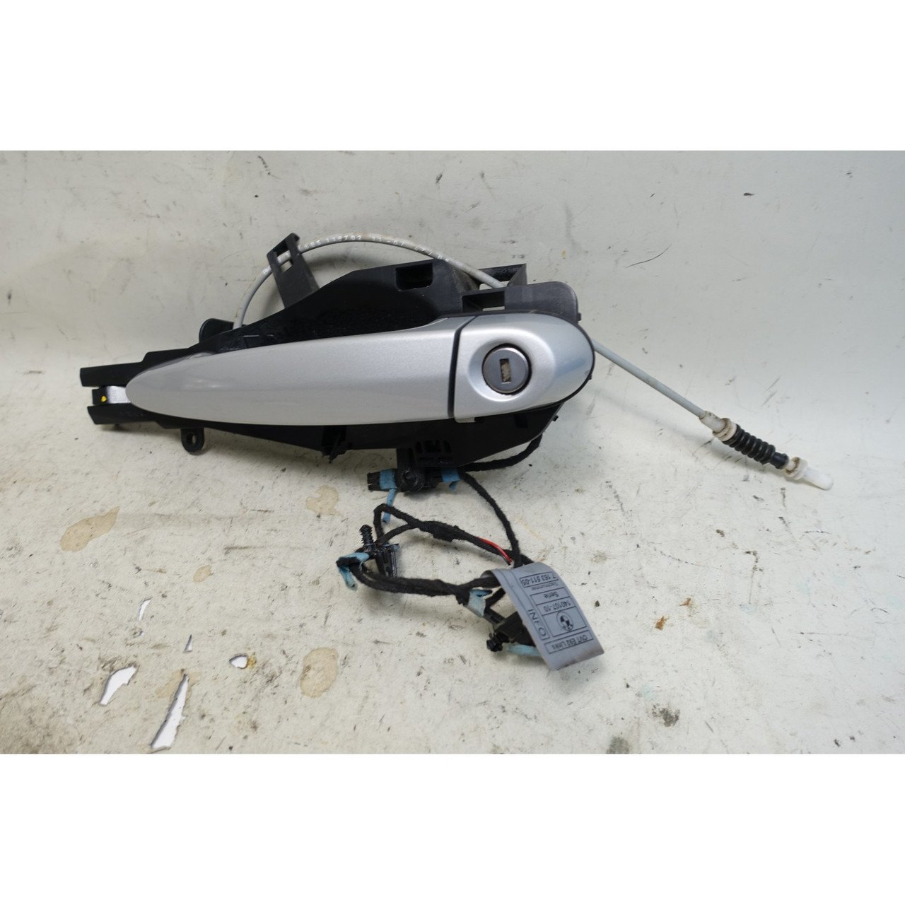 BMW E90 3-Series E92 E93 Left Front Door Handle Titanium Silver 2006-2013 OEM BMW E90 3-Series E92 E93 Left Front Door Handle Titanium Silver 2006-2013 OEM