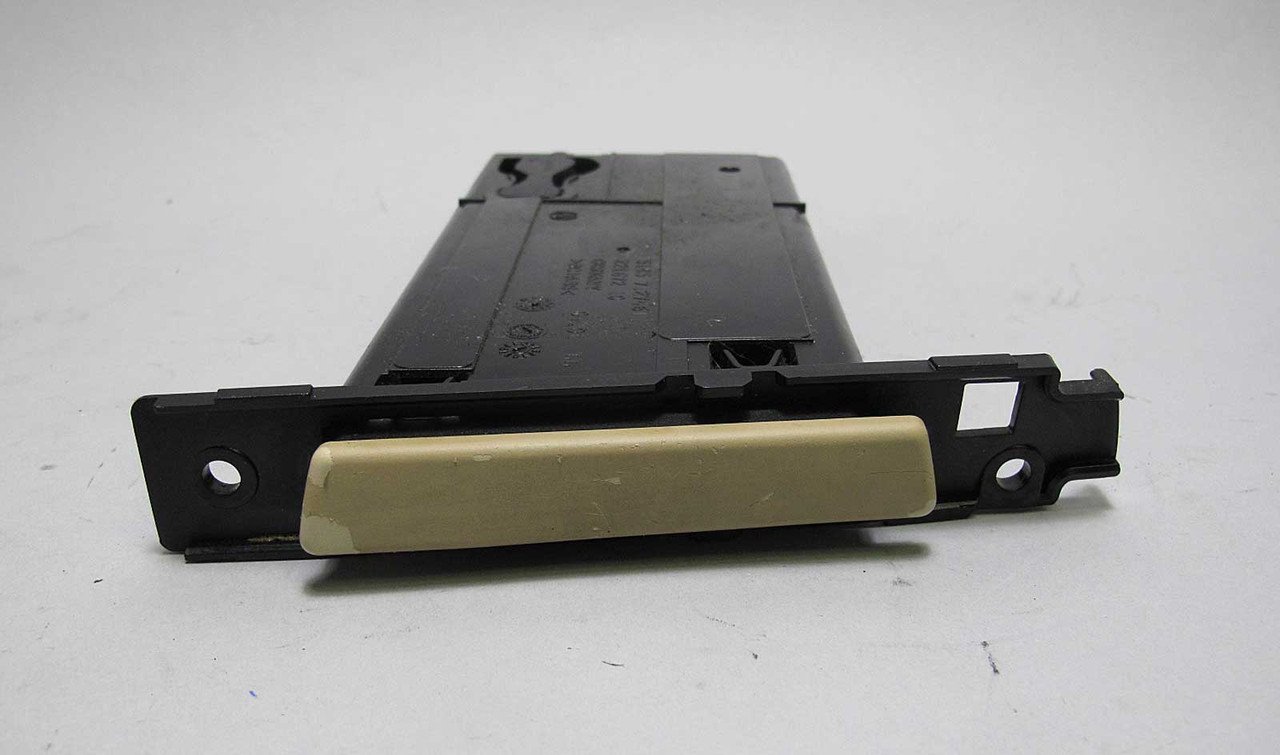 BMW E90 E91 3-Series 4door Right Front Passengers Dash Cup Holder Beige USED OEM BMW E90 E91 3-Series 4door Right Front Passengers Dash Cup Holder Beige USED OEM