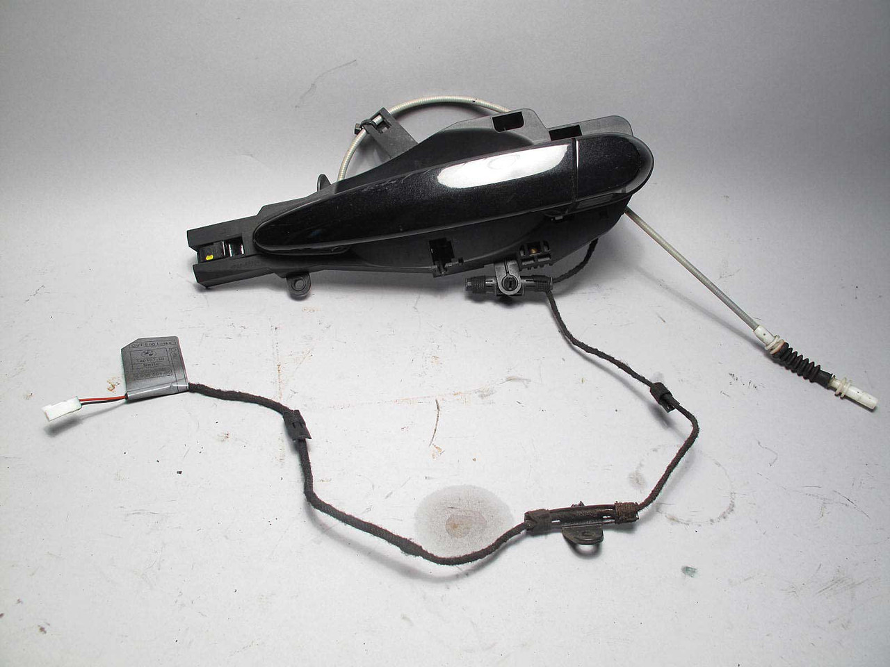 BMW E90 E91 3-Series Left Rear Exterior Door Handle Light Black 2006-2012 USED BMW E90 E91 3-Series Left Rear Exterior Door Handle Light Black 2006-2012 USED