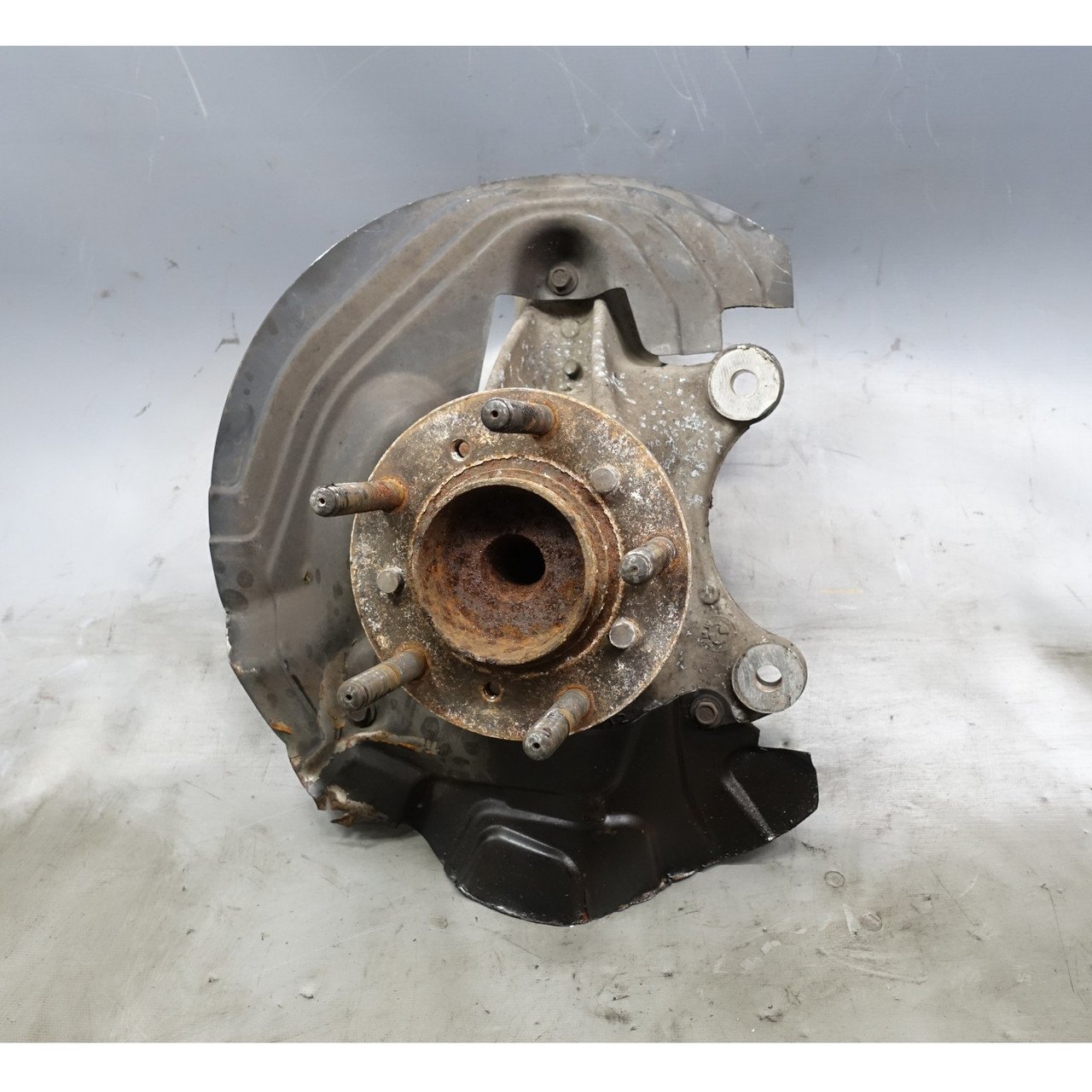 BMW E90 E92 M3 1M Driver Left Front Wheel Hub Bearing Knuckle 2008-2013 OEM BMW E90 E92 M3 1M Driver Left Front Wheel Hub Bearing Knuckle 2008-2013 OEM