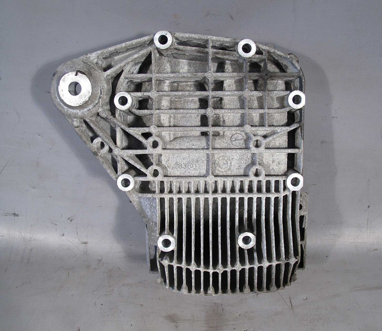 BMW E90 E92 M3 1M ///M Finned Differential Rear Cover Factory 2008-2013 OEM USED BMW E90 E92 M3 1M ///M Finned Differential Rear Cover Factory 2008-2013 OEM USED