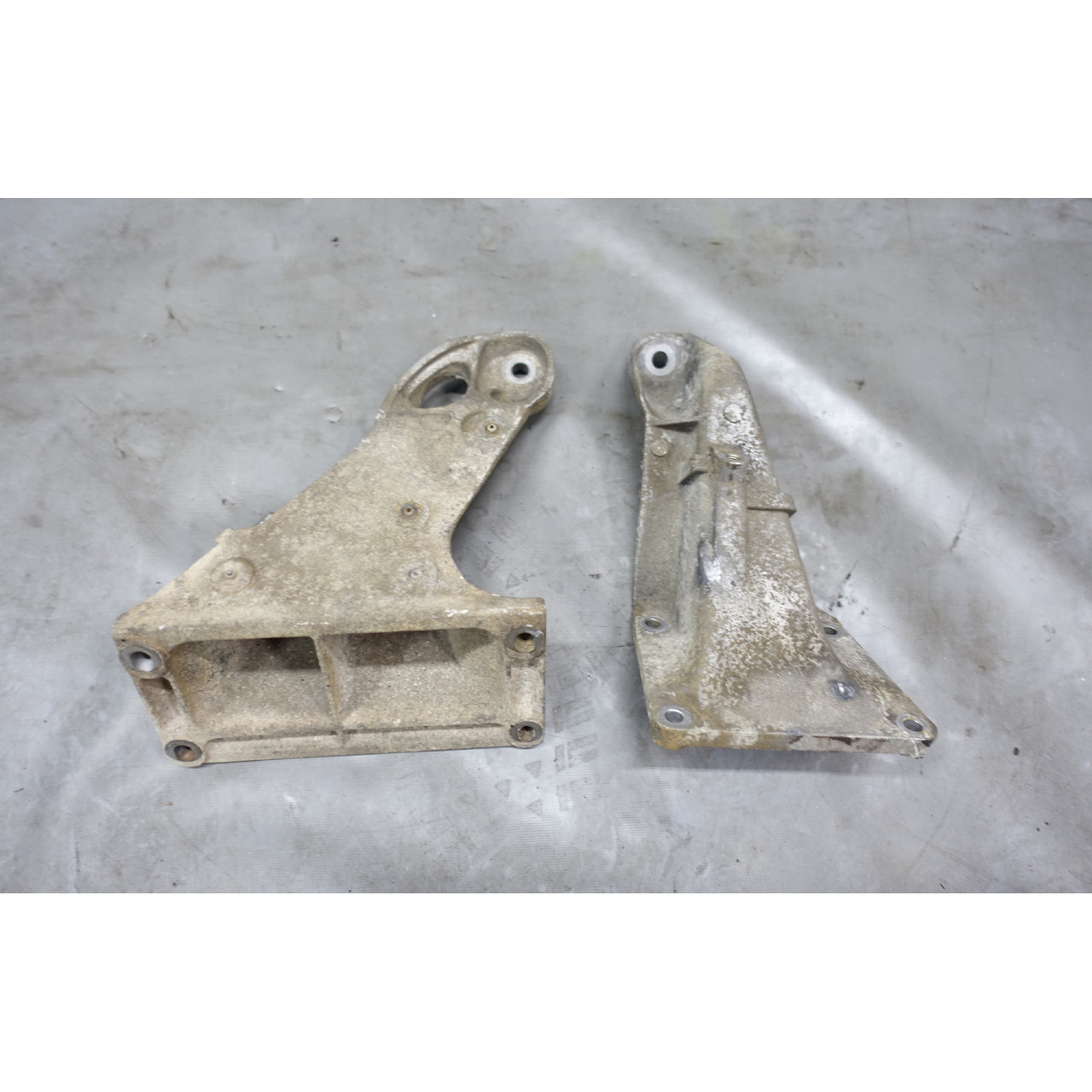 BMW M54 Engine Arm Motor Mount Bracket Pair Left Right 1999-2006 E46 E85 Z4 OEM BMW M54 Engine Arm Motor Mount Bracket Pair Left Right 1999-2006 E46 E85 Z4 OEM