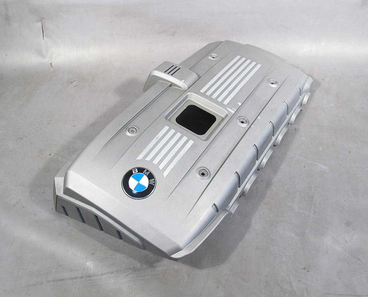 BMW N52 I6 Early Plastic Engine Coil Cover w Emblem 2006-2007 E60 E90 Z4 USED OE BMW N52 I6 Early Plastic Engine Coil Cover w Emblem 2006-2007 E60 E90 Z4 USED OE