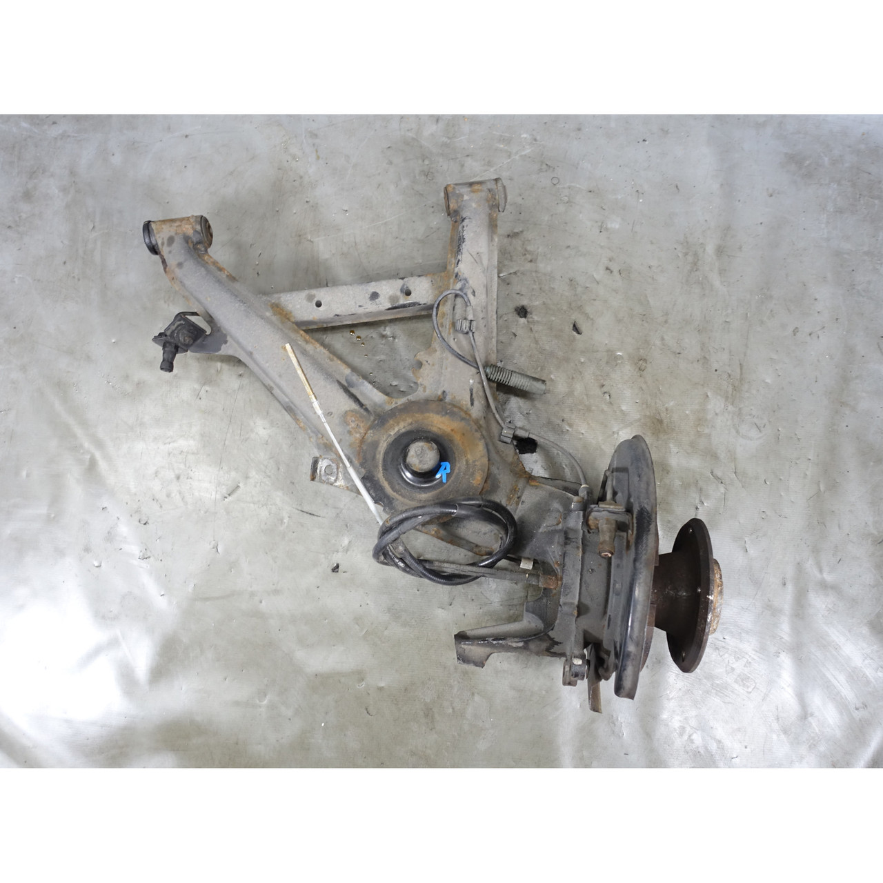 BMW Z3 Roadster Coupe Right Rear Trailing Arm Wheel Hub 1997-2002 OEM BMW Z3 Roadster Coupe Right Rear Trailing Arm Wheel Hub 1997-2002 OEM