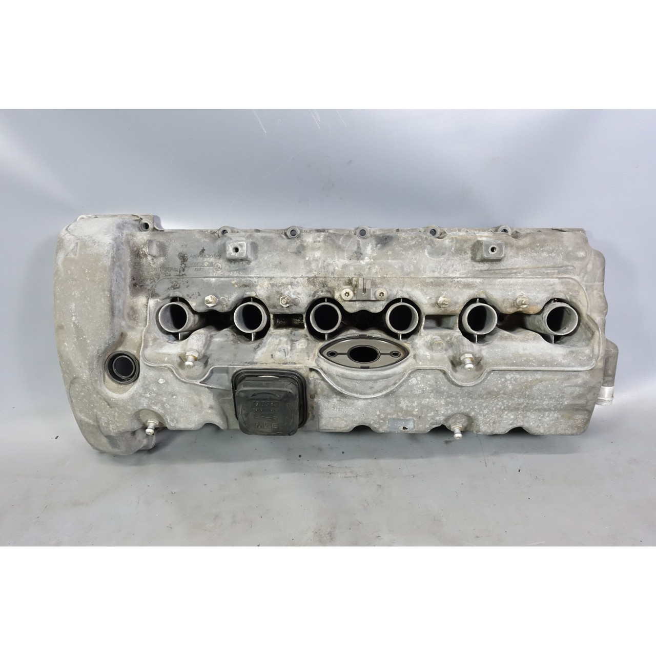 Damaged 06-07 BMW 6-Cyl N52 E90 E60 Z4 Cylinder Head Valve Cover Mag OEM Damaged 06-07 BMW 6-Cyl N52 E90 E60 Z4 Cylinder Head Valve Cover Mag OEM