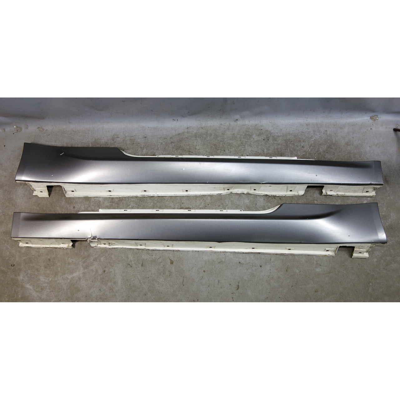 Damaged 06-10 BMW E63 E64 M6 Side Skirt Rocker Pair Wrapped Grey Over White OEM Damaged 06-10 BMW E63 E64 M6 Side Skirt Rocker Pair Wrapped Grey Over White OEM