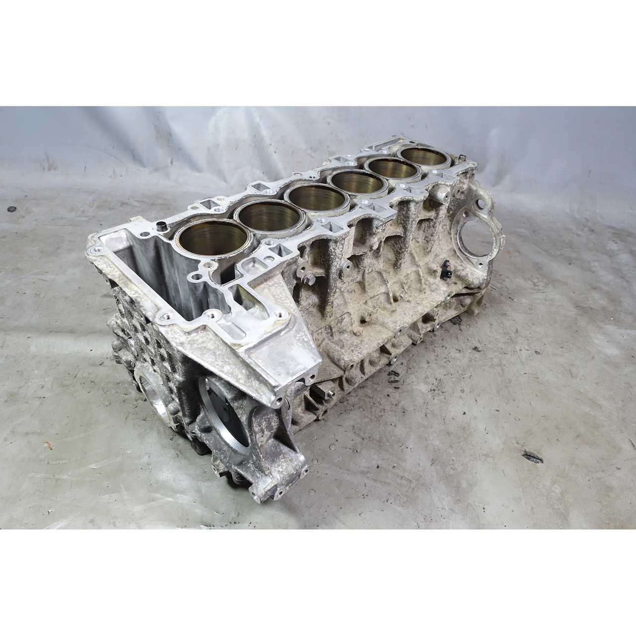Damaged 08-13 BMW N54 N54B30 3.0L 6-Cyl Bare Engine Cylinder Block Open Wall OEM Damaged 08-13 BMW N54 N54B30 3.0L 6-Cyl Bare Engine Cylinder Block Open Wall OEM
