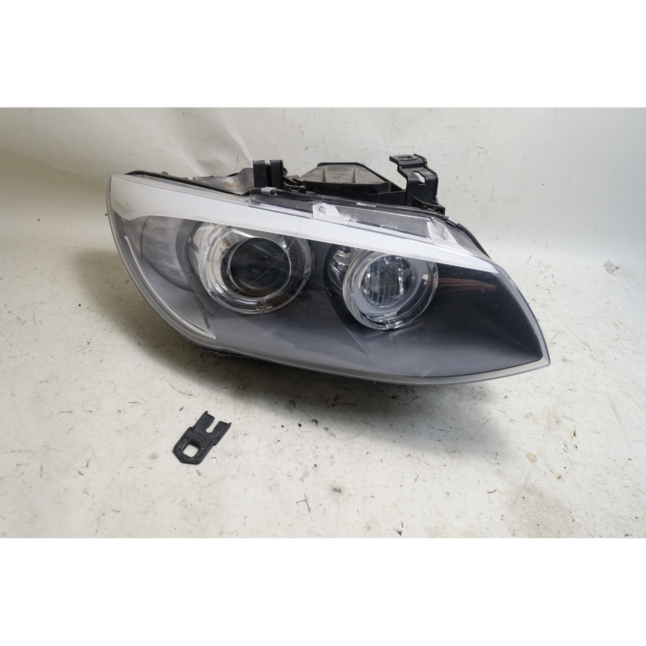 Damaged 11-13 BMW E92 E93 LCI Passenger Right Xenon Adaptive Headlight OEM Damaged 11-13 BMW E92 E93 LCI Passenger Right Xenon Adaptive Headlight OEM
