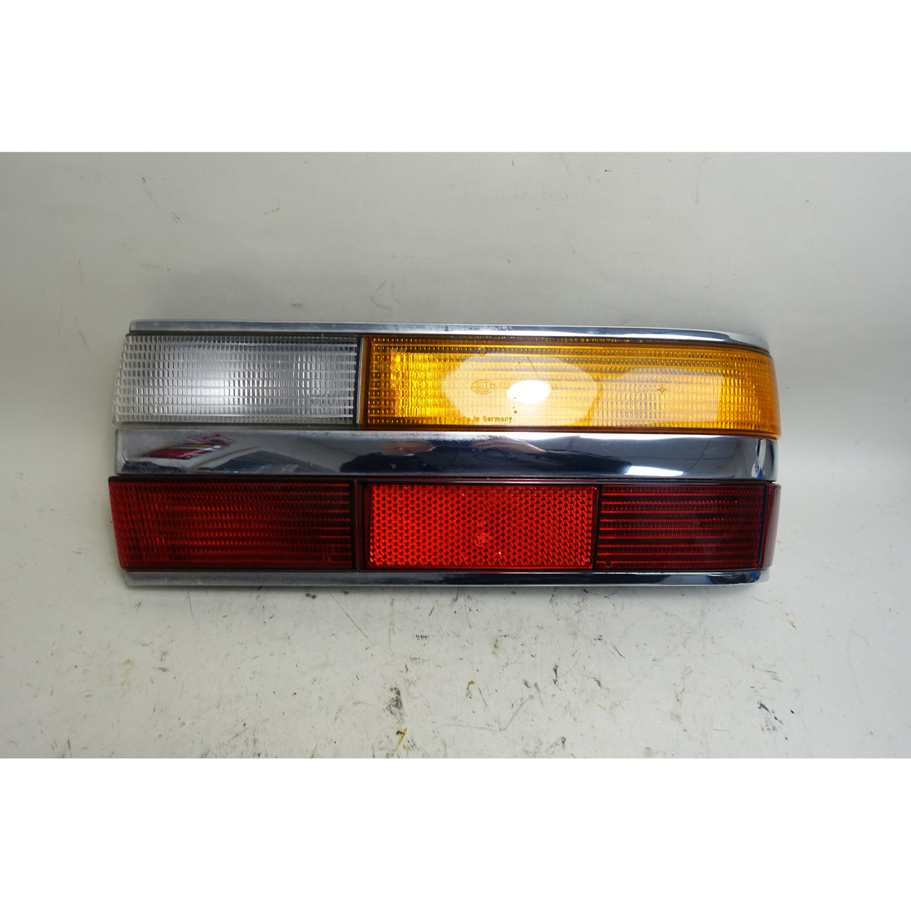 Damaged 1982-1988 BMW E28 5-Series Factory Right Rear Tail Light Lamp OEM Damaged 1982-1988 BMW E28 5-Series Factory Right Rear Tail Light Lamp OEM