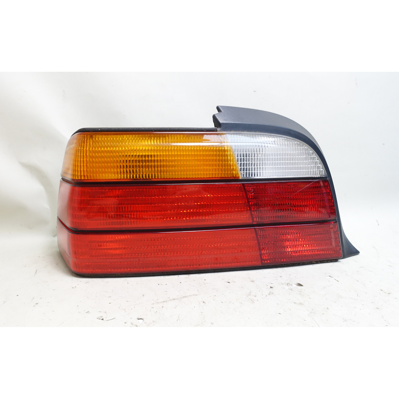 Damaged 1992-1999 BMW E36 3-Series 2dr Left Rear Driver's Tail Light OEM Damaged 1992-1999 BMW E36 3-Series 2dr Left Rear Driver's Tail Light OEM