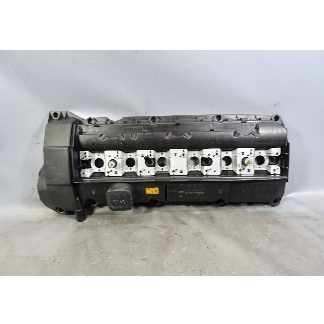 Damaged 1996-1999 BMW E36 M52 S52 6-Cyl Engine Valve Cover Factory E39 Z3 OEM Damaged 1996-1999 BMW E36 M52 S52 6-Cyl Engine Valve Cover Factory E39 Z3 OEM