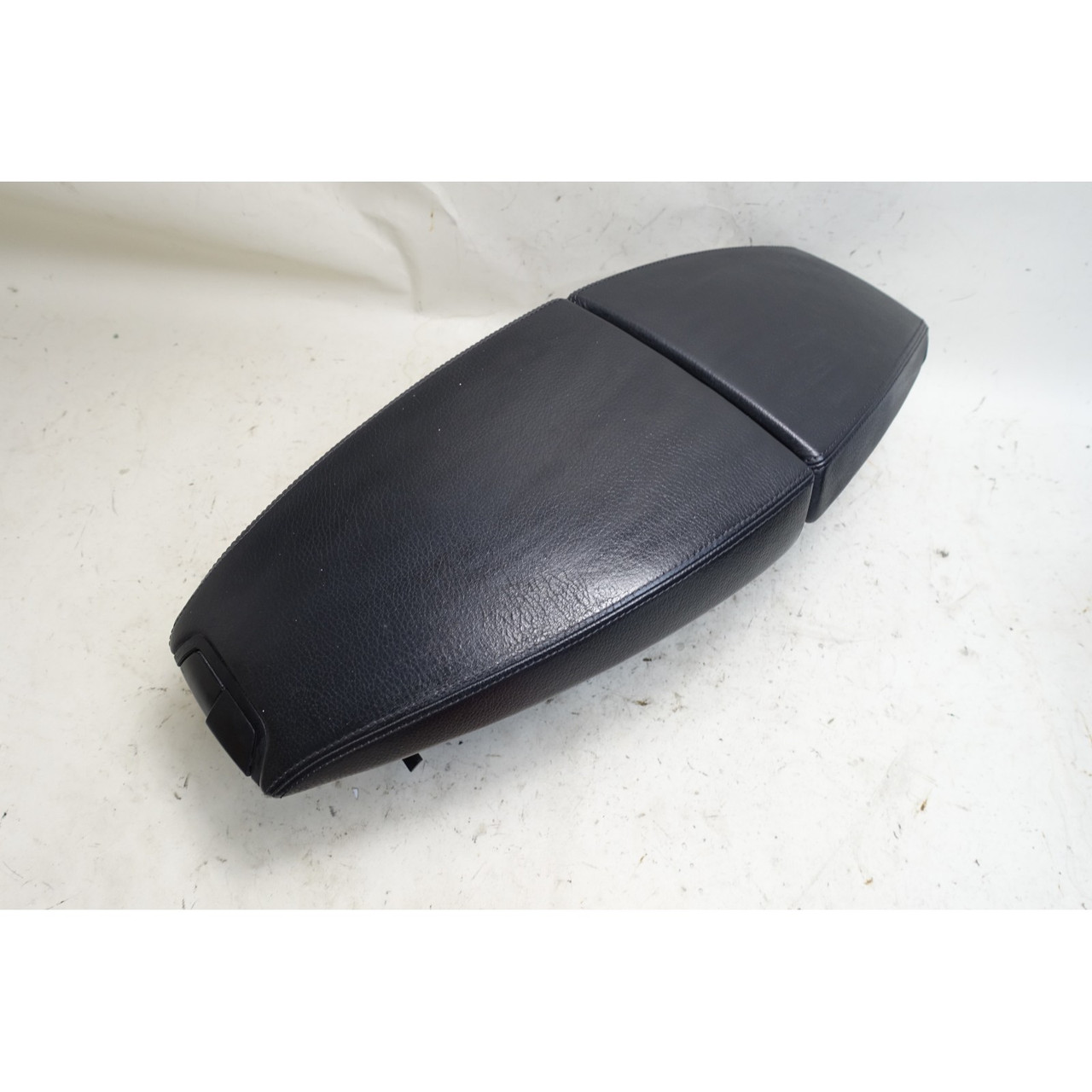 Damaged 2006-2010 BMW E63 E64 M6 Center Console Armrest Black Merino Leather OEM Damaged 2006-2010 BMW E63 E64 M6 Center Console Armrest Black Merino Leather OEM