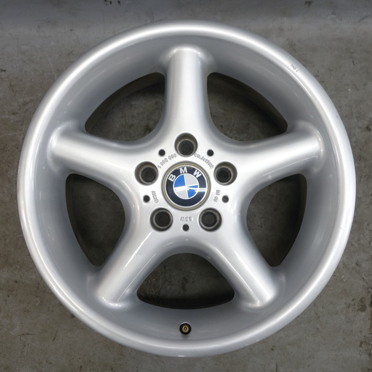 Damaged 98-02 BMW Z3 E36 3-Series 17x8.5 Style 18 Rear 5-Spoke Wheel BEND OEM Damaged 98-02 BMW Z3 E36 3-Series 17x8.5 Style 18 Rear 5-Spoke Wheel BEND OEM