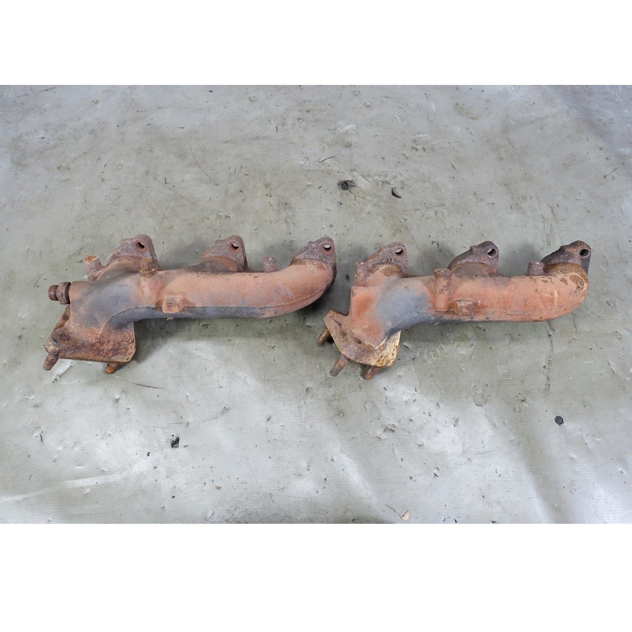 Damaged BMW E3 E9 2800CS 3.0CS M30 Exhaust Manifold Pair 1968-1974 OEM Damaged BMW E3 E9 2800CS 3.0CS M30 Exhaust Manifold Pair 1968-1974 OEM