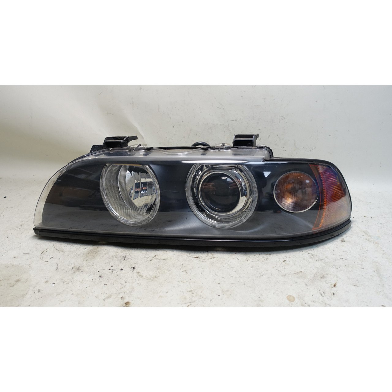 Damaged BMW E39 Left Xenon HID Headlight White Turn Signal 2001-2003 OEM Damaged BMW E39 Left Xenon HID Headlight White Turn Signal 2001-2003 OEM
