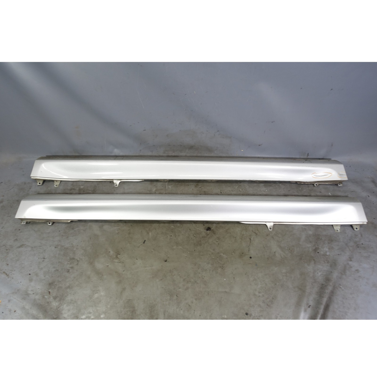 Damaged BMW Z3 6-Cyl Side Skirt Rocker Panel Pair Titanium Silver 354 1997-2002 Damaged BMW Z3 6-Cyl Side Skirt Rocker Panel Pair Titanium Silver 354 1997-2002