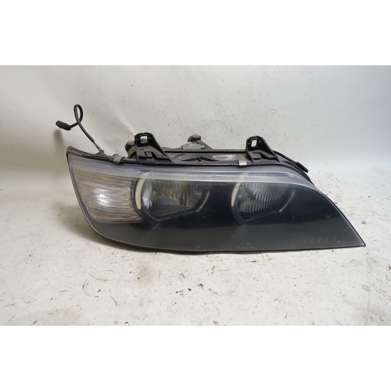 Damaged BMW Z3 Right Headlight Clear White Turn Signal 1999-2002 OEM Damaged BMW Z3 Right Headlight Clear White Turn Signal 1999-2002 OEM